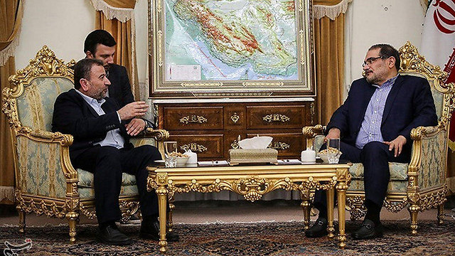 Saleh al-Arouri (L) at a meeting with Iranian parliament speaker Ali Larijani, Tehran (Photo: Reuters)