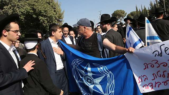 Haredi protesters clashed with police retirees also demonstrating near the Knesset (Photo: Alex Kolomoisky)