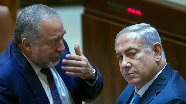 Defense Minister Lieberman and PM Netanyahu (Photo: EPA)