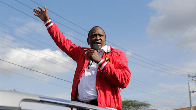 מבחינתו הבחירות יתנהלו כמתוכנן. נשיא קניה קנייטה (צילום: EPA) (צילום: EPA)