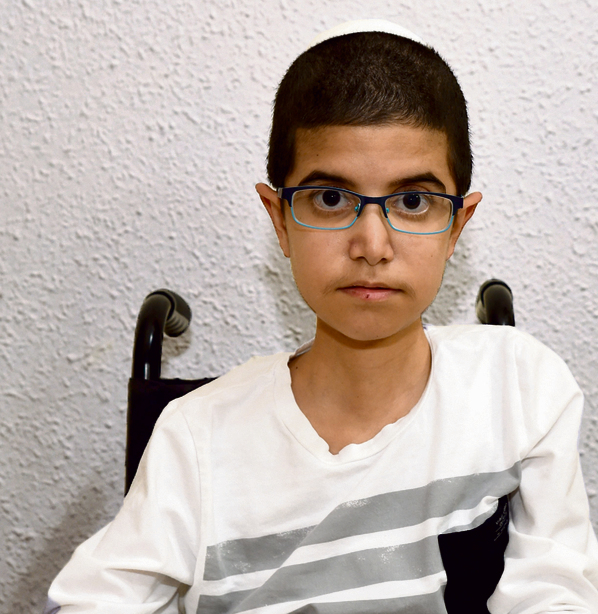 אביעד דמרי (17), באר-שבע חולה במחלת ניוון שרירים נדירה. עלות הטיפול: 2 מיליון שקל בשנה