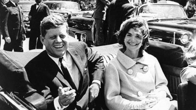 קנדי ואשתו ג'קי רגעים לפני ההתנקשות (צילום: EPA) (צילום: EPA)