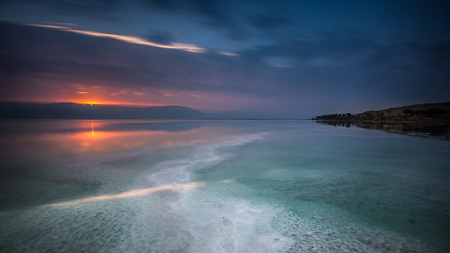 זריחה בעין בוקק, ים המלח (צילום: ארז ונסובר) (צילום: ארז ונסובר)