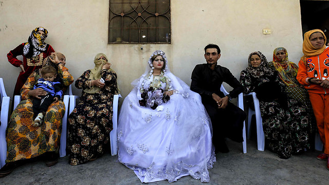אחמד והיבה בחתונה אתמול (צילום: AFP) (צילום: AFP)