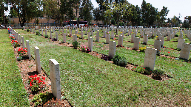 בית הקברות הצבאי הבריטי בבאר שבע (צילום: אמנון גוטמן) (צילום: אמנון גוטמן)