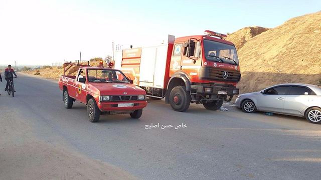 כוחות חילוץ פלסטיניים הגיעו למקום האירוע ()