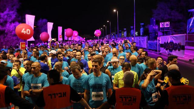 מרוץ הלילה בתל אביב (צילום: מוטי קמחי) (צילום: מוטי קמחי)