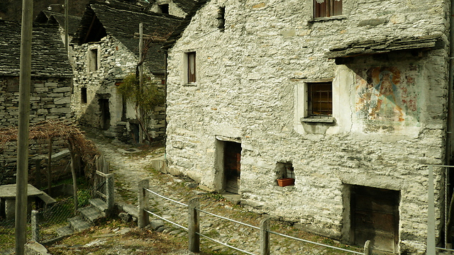 בתי אבן עתיקים (צילום מתוך ויקיפדיה) (צילום מתוך ויקיפדיה)