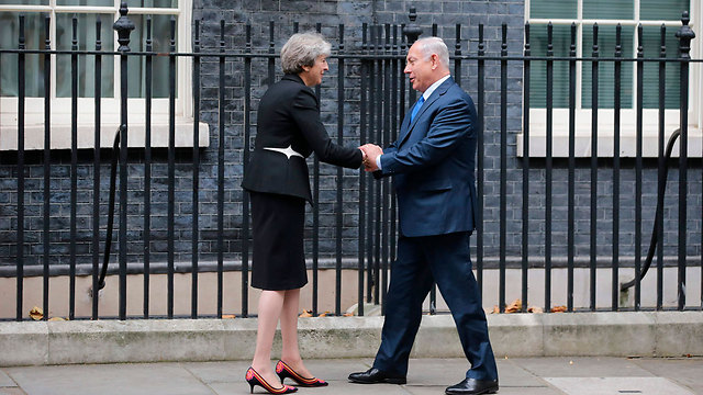 נתניהו וראש ממשלת בריטניה (צילום: AFP) (צילום: AFP)