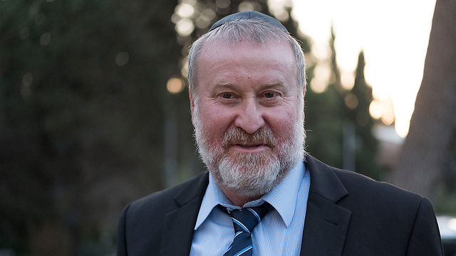 AG Mandelblit was accosted outside his local synagogue by protesters (Photo: Yoav Dudkevitch)