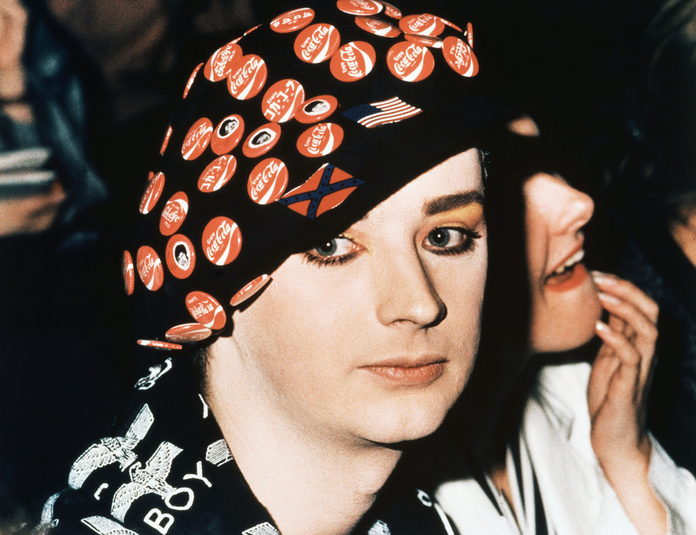 בשורה הראשונה בתצוגת אופנה של קתרין האמט בלונדון, 1987 (צילום: AP)