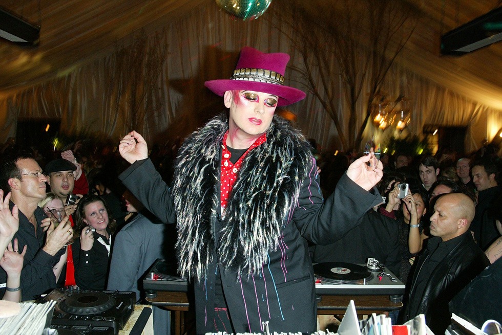 בתפקיד הדי ג'יי במסיבת סילבסטר בניו יורק, 2003 (צילום: Gettyimages)