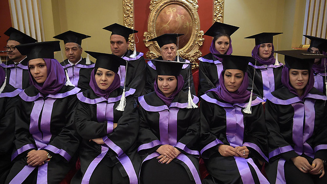 בין 22 בוגרי התואר השני בלימודי נשים ומגדר באוניברסיטת קאבול שבעה גברים (צילום: AFP) (צילום: AFP)