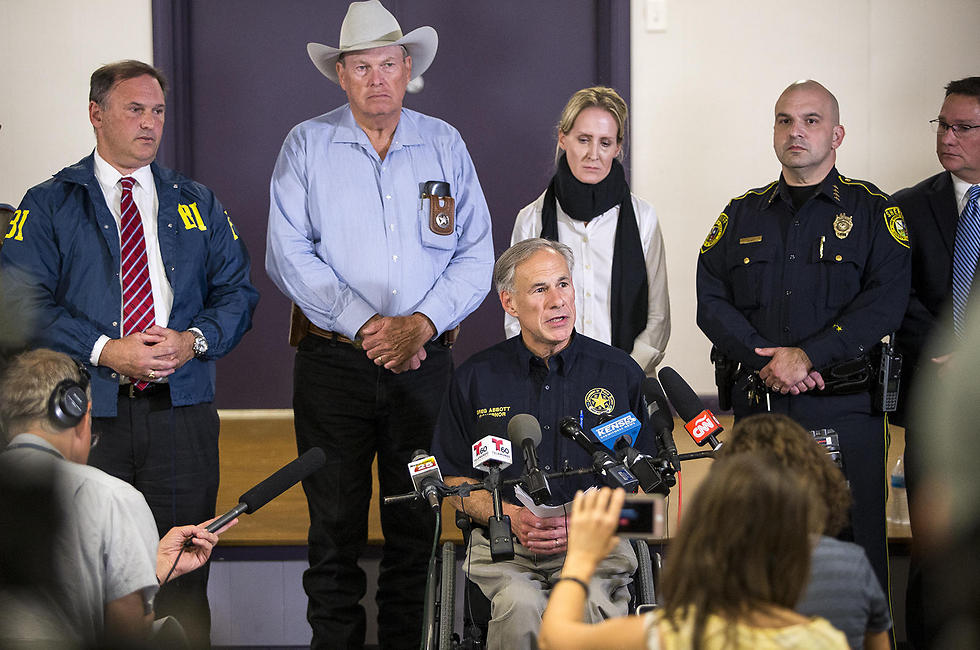 המושל גרג אבוט: "אירוע הירי החמור ביותר בתולדות טקסס" (צילום: AP) (צילום: AP)