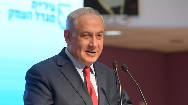 Netanyahu at Migdal HaEmek construction agreement ceremony (Photo: Amos Ben Gershom, GPO)