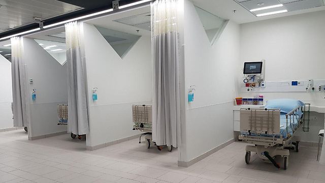 חדר המיון בבית החולים אסותא. "המדינה מתקצבת את בית החולים בחסר" (צילום: בראל אפרים) (צילום: בראל אפרים)