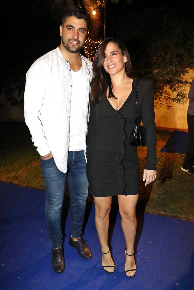 ואיך החום פתאום עולה. משה פרץ ואשתו (צילום: אמיר מאירי) ואיך החום פתאום עולה. משה פרץ ואשתו (צילום: אמיר מאירי)