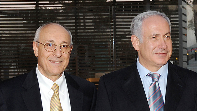 Molcho (L) and Netanyahu, 2010 (Photo: GPO)