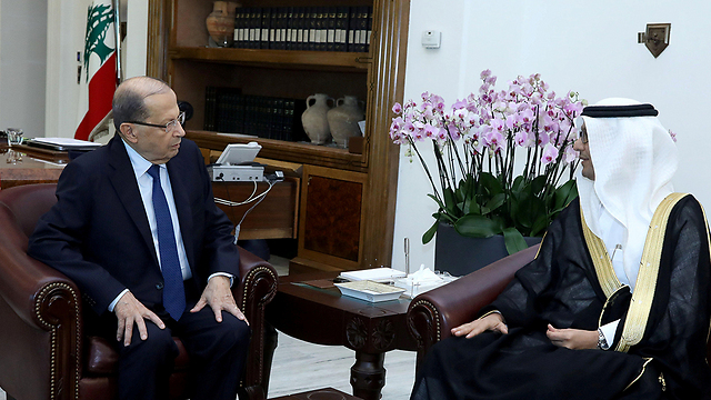 נשיא לבנון בפגישה עם הנספח הסעודי (צילום: רויטרס) (צילום: רויטרס)
