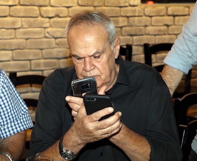 תמיד מחובר. רוני דניאל (צילום: אמיר מאירי) תמיד מחובר. רוני דניאל (צילום: אמיר מאירי)