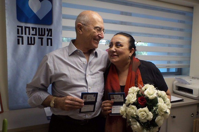 לא מאמינה ברבנים. בטי רוקאווי ופרופסור רוברט רוקאווי - משפחה חדשה לא מאמינה ברבנים. בטי רוקאווי ופרופסור רוברט רוקאווי - משפחה חדשה