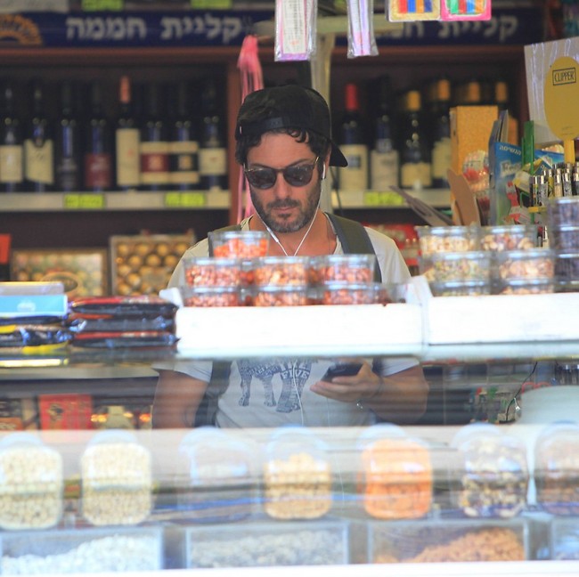 אפשר 100 גרם קבוקים נשמה? רון שחר (צילום: מוטי לבטון) אפשר 100 גרם קבוקים נשמה? רון שחר (צילום: מוטי לבטון)