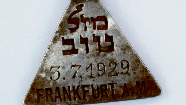 Karoline Cohn’s pendant, which was found in the ground of the Sobibor death camp, similar to the one worn by Anne Frank (Photo: From family album)