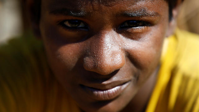 אנוואר חוסיין, בן 12, במחנה פליטים בבנגלדש (צילום: רויטרס) (צילום: רויטרס)
