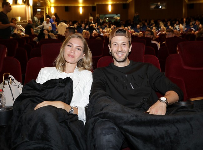 איזה קטע גם אנחנו מגיעים עם שמיכה מהבית לקולנוע (צילום: רפי דלויה) איזה קטע גם אנחנו מגיעים עם שמיכה מהבית לקולנוע (צילום: רפי דלויה)