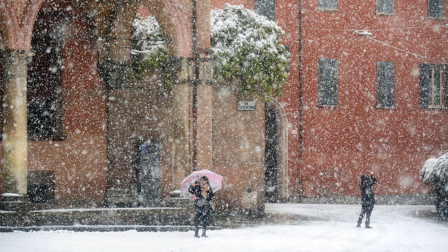 שלג בבולוניה, איטליה (צילום: EPA) (צילום: EPA)