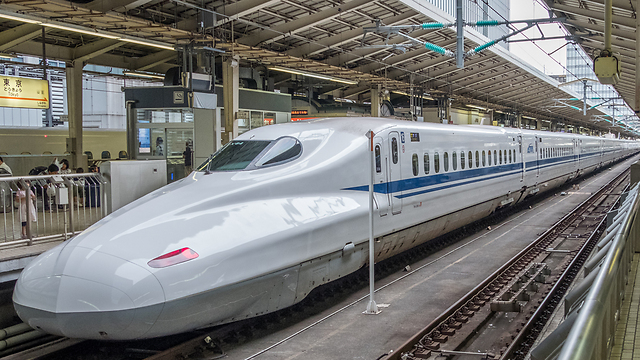 רכבת ביפן. על השנייה (צילום: shutterstock) (צילום: shutterstock)