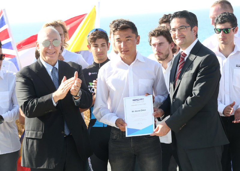 אמט אורקאן קיבל את תעודת שגריר השלום (צילום: אורן אהרוני) (צילום: אורן אהרוני)