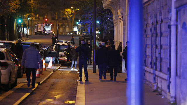 פמליית אל-חרירי בפריז, מוקדם בבוקר (צילום: AFP) (צילום: AFP)