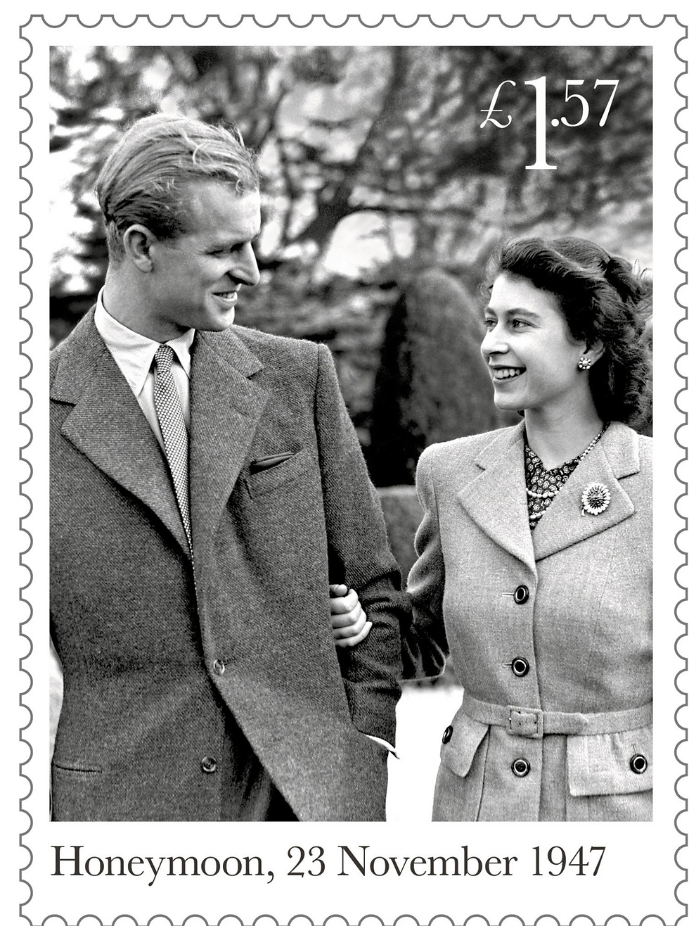 Королева Елизавета с супругом в молодости. Фотоиллюстрация: EPA