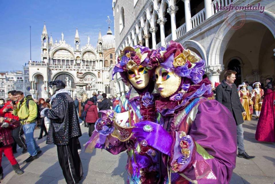 לחזור למאה ה-18: פסטיבל המסיכות בוונציה ()