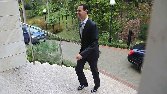 Assad arriving at Putin's residence in Sochi