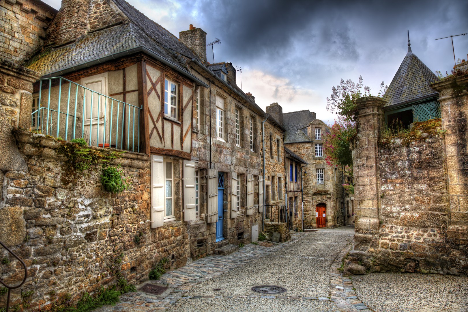כאילו הזמן עמד מלכת: רחובות העיירה מימי הביניים (צילום: Shutterstock) (צילום: Shutterstock)