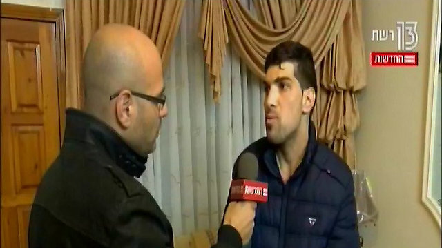 Faisal al-Natshe, interviewed by Palestinian affairs correspondent for Hadashot television news Ohad Hemo (Photo: Hadashot television news)