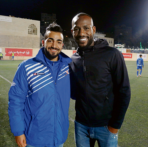 אל־בהדארי (מימין) וג'אבר. "בגלל המצב הביטחוני, את עונת 2002 שיחקנו עד 2005"
