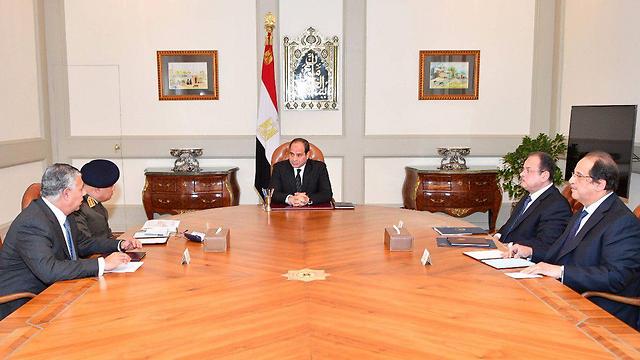 El-Sisi meeting security officials