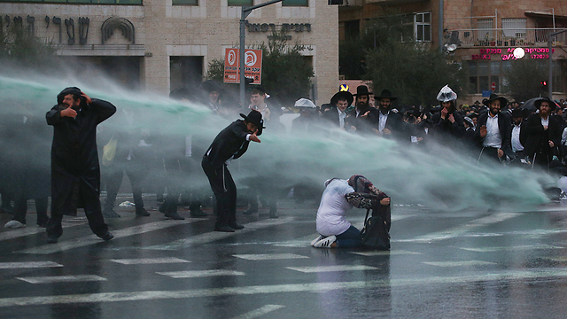 Haredi protesters sprayed with water at the demonstrations (Photo: Ohad Zwigenberg)