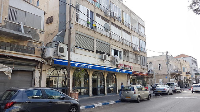 סניף המריבה ברחוב שבטי ישראל 17 ביפו (צילום: ירון ברנר) (צילום: ירון ברנר)
