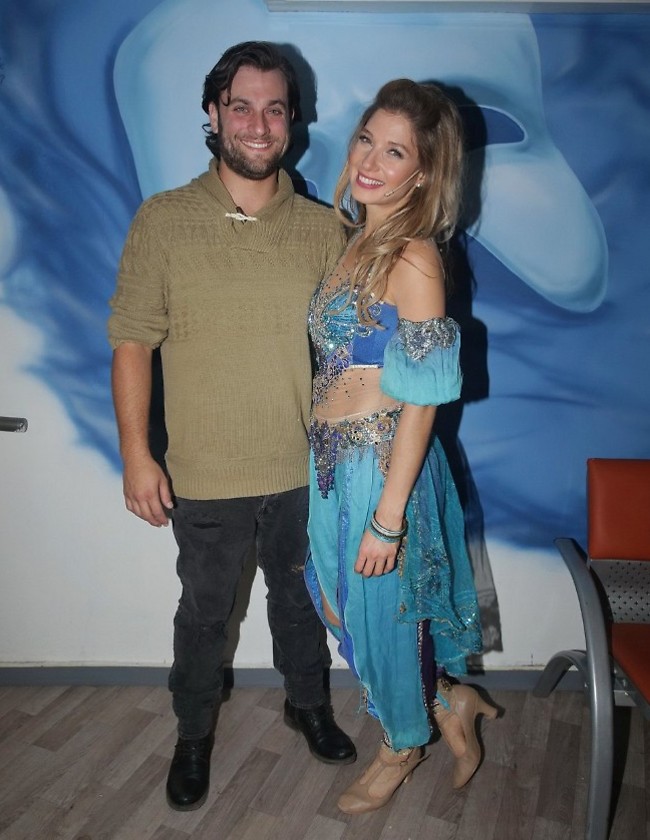 כשחנוכה יסתיים נחגוג. הימלבלוי ובעלה נדב פלד (צילום: שוקה כהן) כשחנוכה יסתיים נחגוג. הימלבלוי ובעלה נדב פלד (צילום: שוקה כהן)