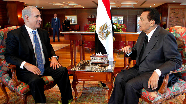 Netanyahu (L) and Mubarak (Photo: AP)