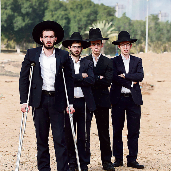 מרגלית (מימין), ג'י, מרקוביץ ורוזנפלד, שנפצע בהפגנה . "השוטרים היו בטוחים שנברח כמו עכברים" | צילום: גדי קבלו מרגלית (מימין), ג'י, מרקוביץ ורוזנפלד, שנפצע בהפגנה . "השוטרים היו בטוחים שנברח כמו עכברים" | צילום: גדי קבלו