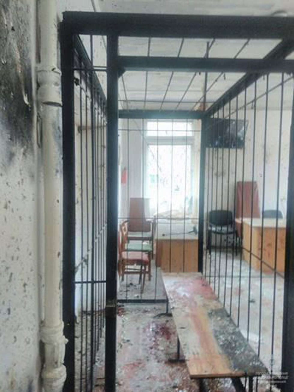 האולם בבית המשפט באוקראינה, זמן קצר לאחר הפיצוץ ()