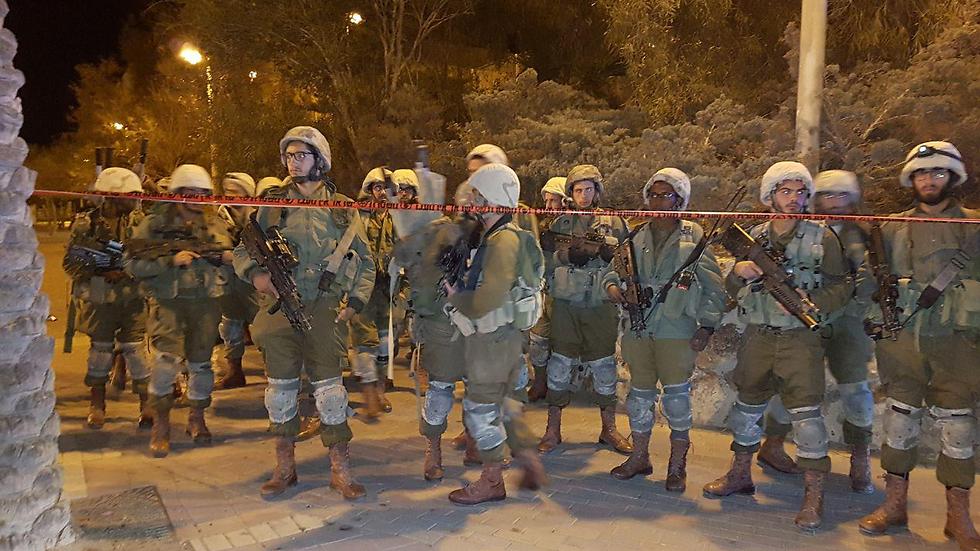 יותר מ-230 שוטרים ולוחמים פרוסים בערד (צילום: בראל אפרים) (צילום: בראל אפרים)