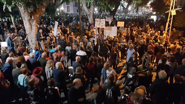 משתתפי ההפגנה צעדו לכיכר הבימה בתל אביב (צילום: מוטי קמחי) (צילום: מוטי קמחי)