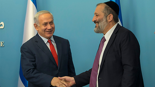 Netanyahu and Deri (Photo: Amit Shabi)