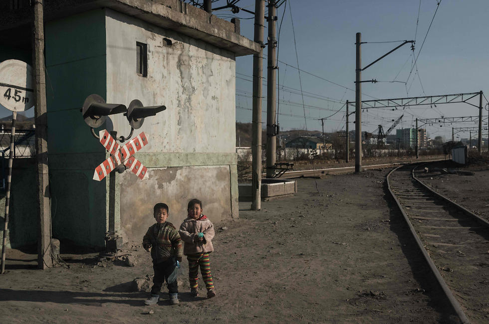 "בדרך כלל הורגים תינוקות שנולדים מעוותים". ילדים בעיר צ'ונגג'ין בצפון קוריאה (צילום: Ed Jones, AFP) (צילום: Ed Jones, AFP)